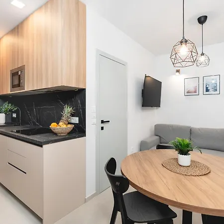 Ivas Mobile Homes & Heated Pool *