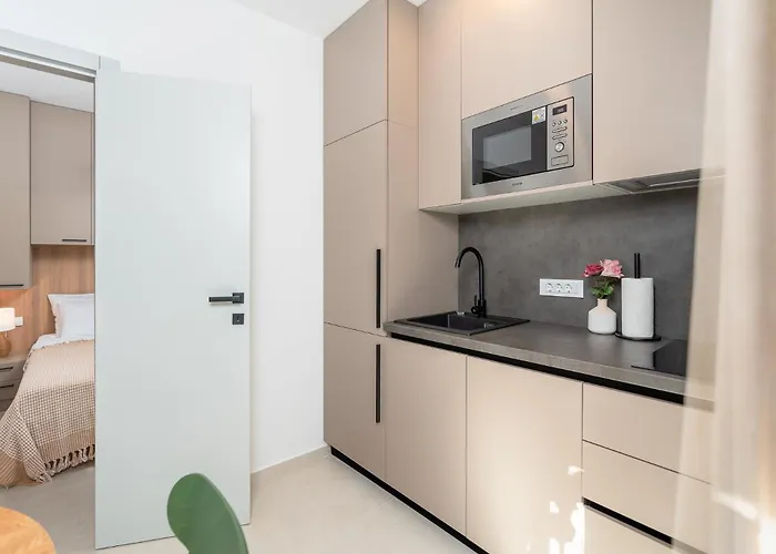 Ivas Mobile Homes And Кемпинг *
